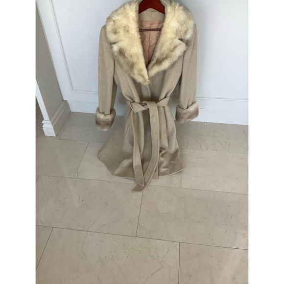 ❤️SOLD❤️ 100% Wool Real Fur Max Mara Style Coat in Beige/Camel. - Picture 6 of 6